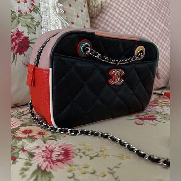 Authentic Multicolored Leather Chanel Purse. - Picture 8 of 15